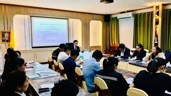 วันที่ 31 ตุลาคม 2568 เวลา 13.30 น.
นายณรงค์ชัย ไชยโย สาธารณสุขอำเภอทุ่งใหญ่ เป็นประธานประชุมทีมนักสาธารณสุขในสังกัดสำนักงานสาธารณสุขอำเภอทุ่งใหญ่ เพื่อมอบนโยบาย และแนวทางในการปฏิบัติงานร่วมกัน ทบทวนบทบาท ให้ทำงานอย่างมีเกียรติ มีศักดิ์ศรี มีเป้าหมาย และเกิดผลสัมฤทธิ์สูงสุดต่อประชาชน